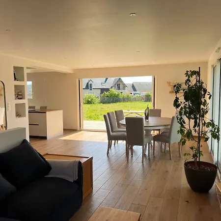 Contemporaine Pres Des Plages Du Cotentin