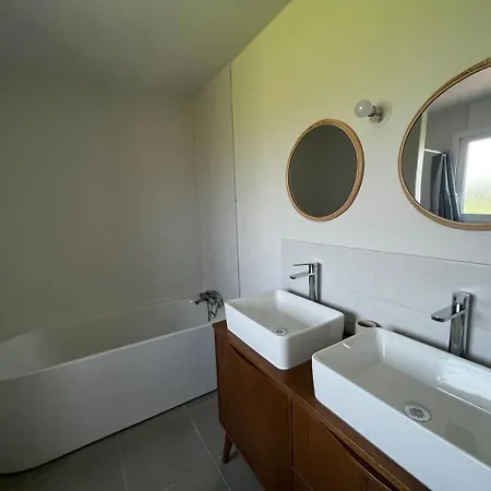 Contemporaine Pres Des Plages Du Cotentin * Saint-Germain-sur-Ay